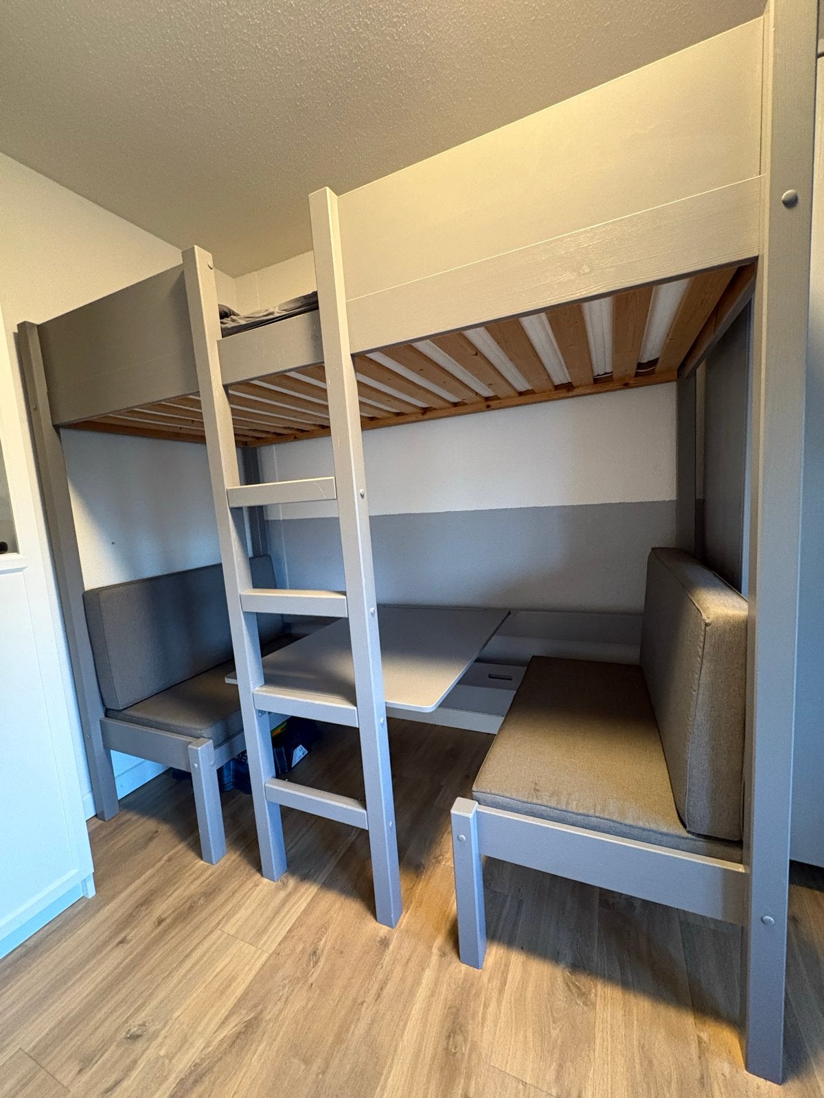 Hoogslaper Charlie 90x200 met bureau en bankjes, Ophalen, Gebruikt, Eenpersoons, 200 cm