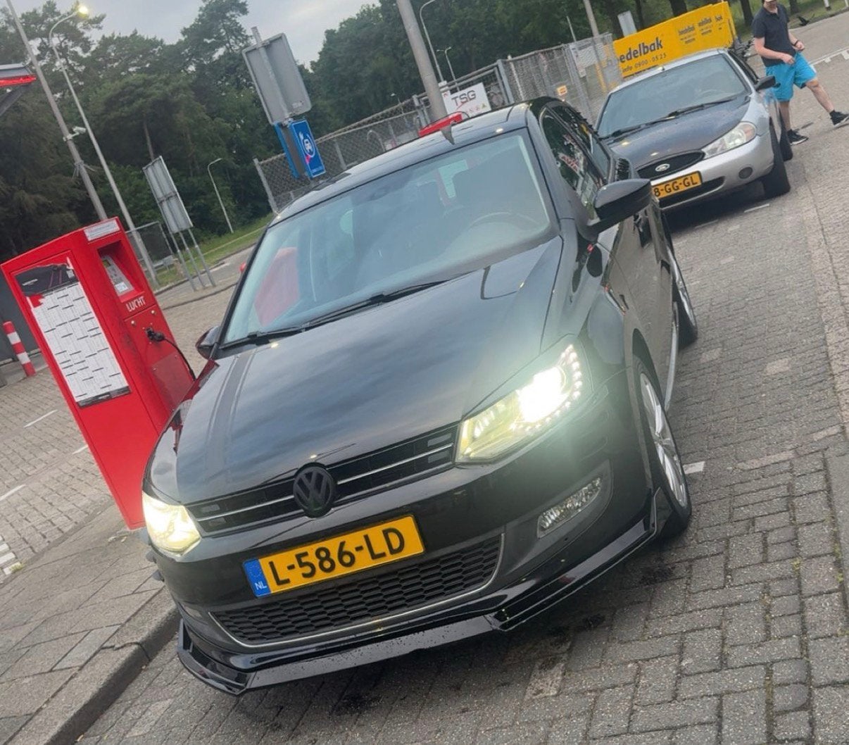 Volkswagen Polo 1.2 TSI comfortline Panorama dak – CarPlay, Auto's, Voorwielaandrijving, 40 €/maand, 4 cilinders, Zwart