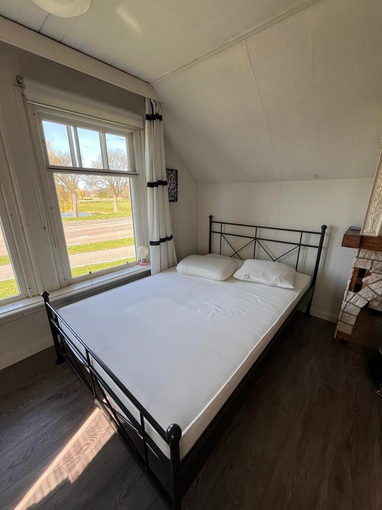 Beterbed Milano Antraciet Spijlenbed 140x210 met Matras, Ophalen, Zo goed als nieuw, Minder dan 150 cm, Driepoot