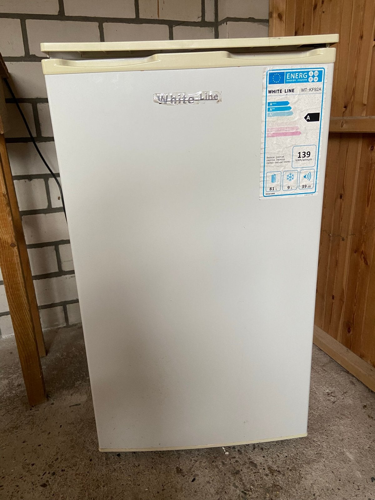 White Line Koelkast met vriesvak - Compact en Energiezuinig, Witgoed en Apparatuur, Gebruikt, Ophalen of Verzenden, Energieklasse A of zuiniger