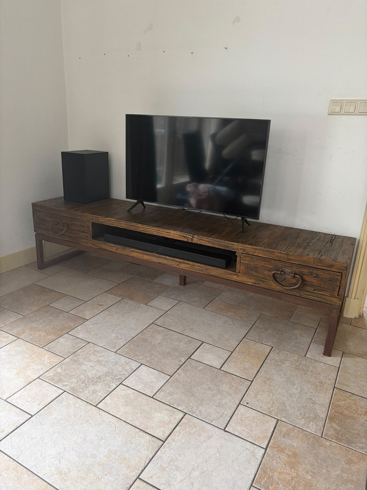 Robuust TV-meubel met industriële look (210x50x50 cm), Huis en Inrichting, Overige houtsoorten, Gebruikt, Ophalen of Verzenden