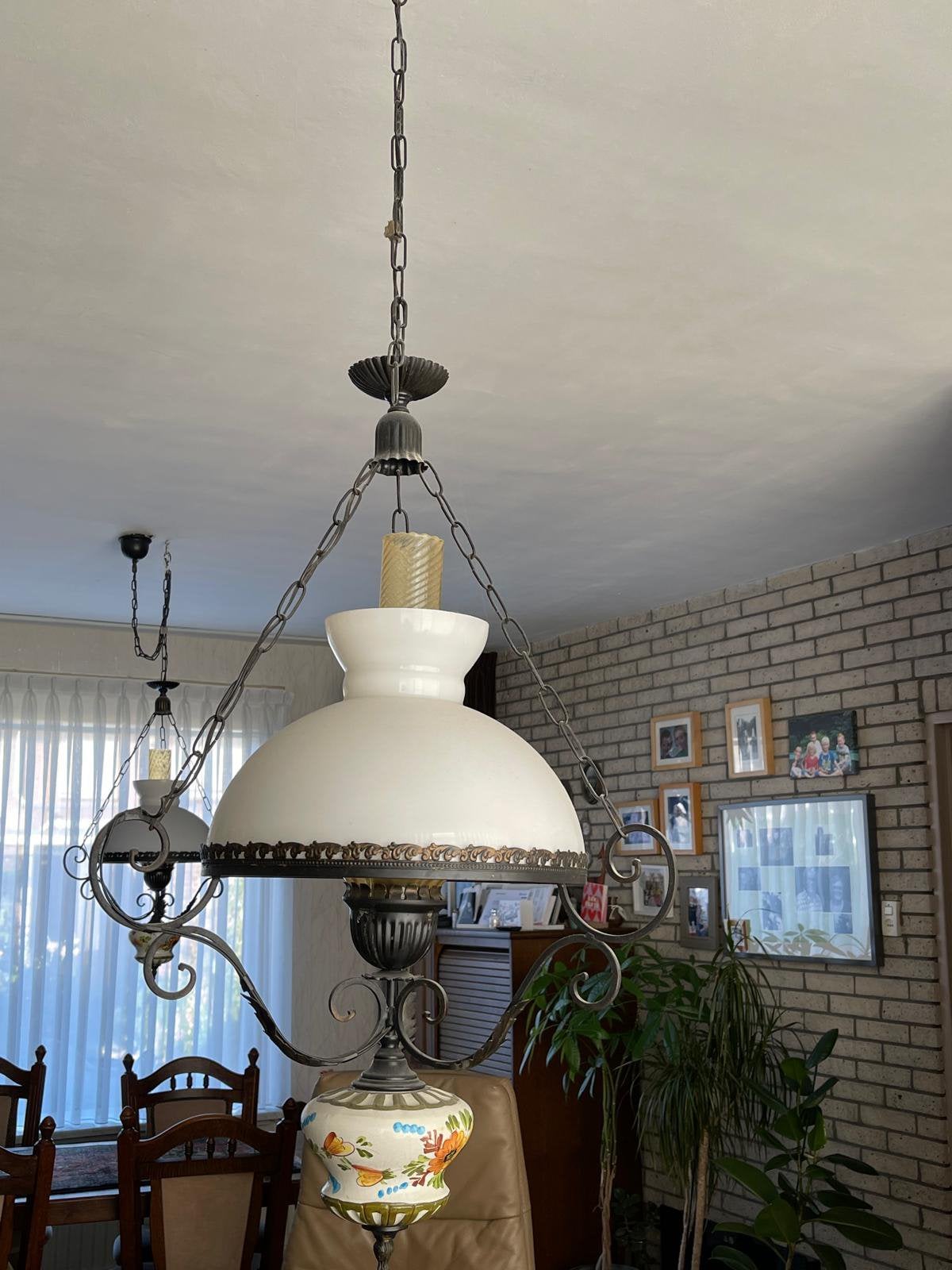 Foto 2 van Te koop 2 mooie oude hanglampen