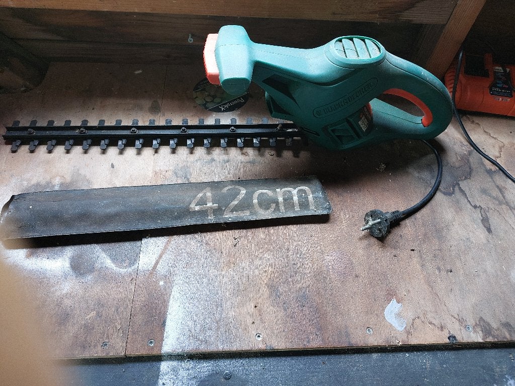 heggeschaar, Tuin en Terras, Heggenscharen, Ophalen, Gebruikt, Elektrisch, BLack + Decker.