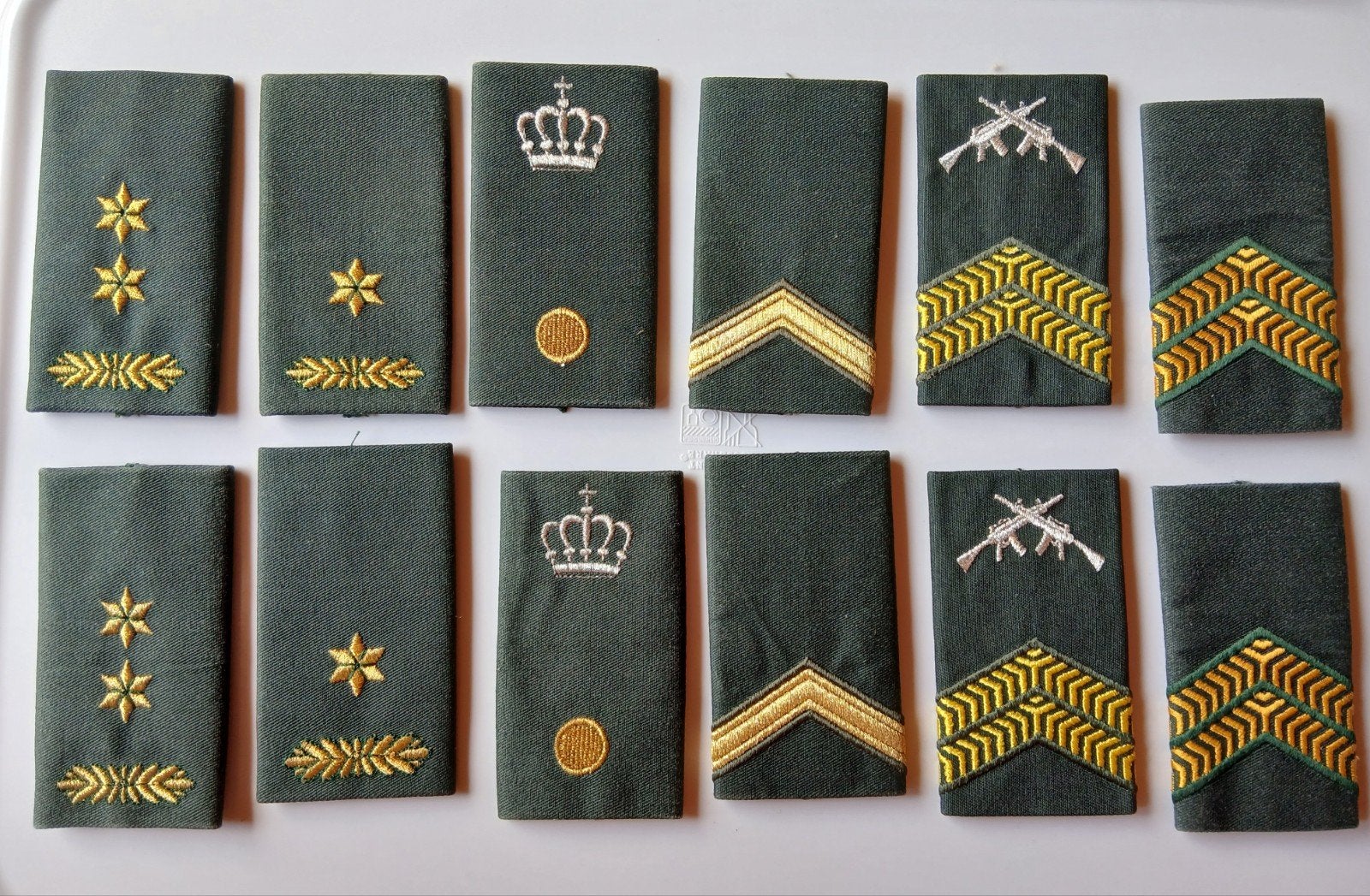6 setjes schuifpassanten voor overhemd dt 2000, Verzamelen, Militaria | Algemeen, Ophalen of Verzenden, Landmacht, Nederland
