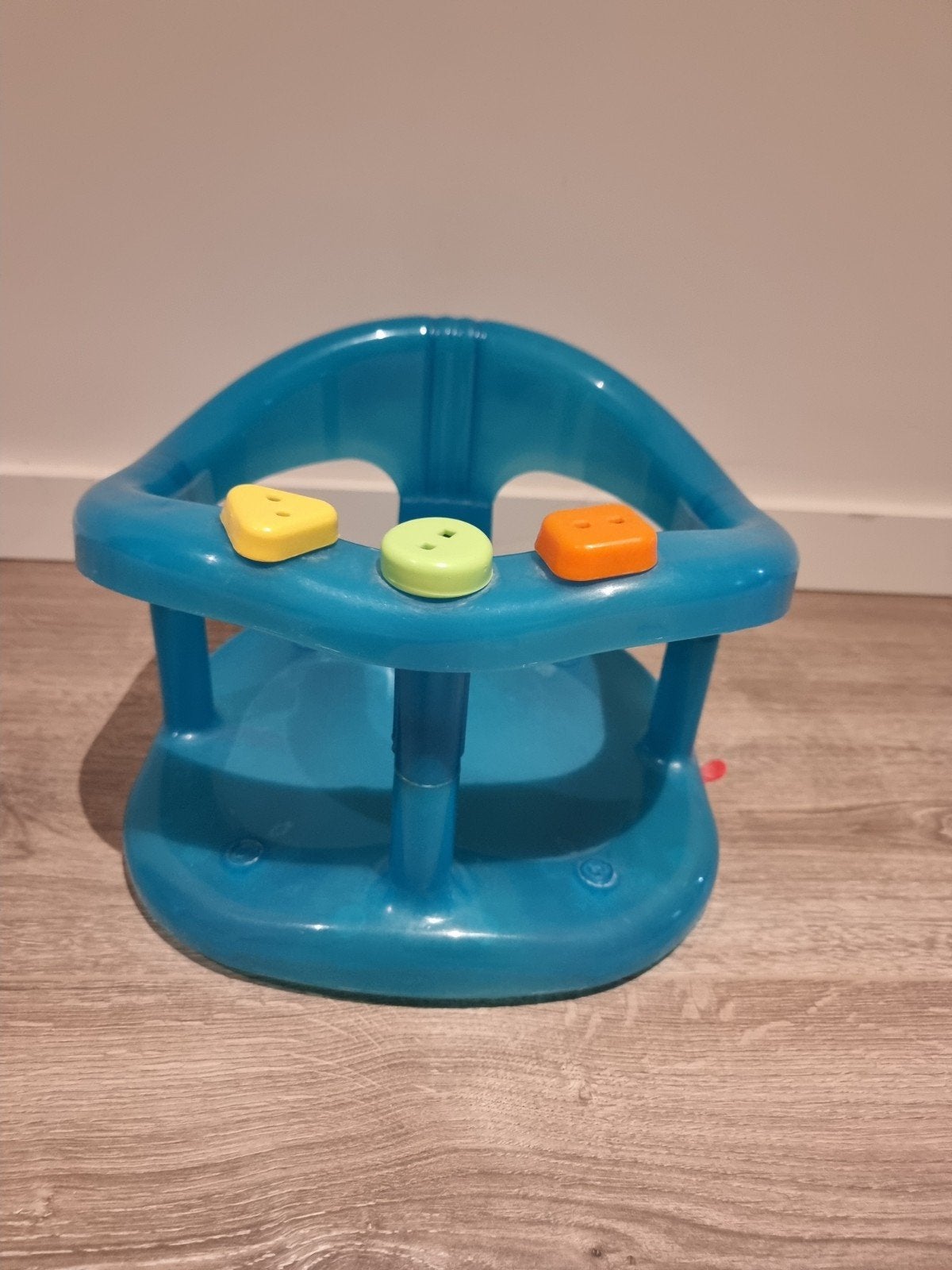 Blauw baby badzitje met zuignappen, Gebruikt, Badzitje of Badring, Standaard, Ophalen