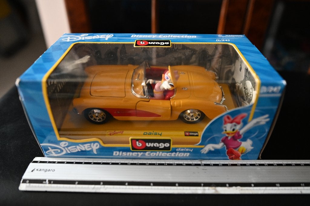 Disney Collection Bburago Daisy Duck auto (1/24), Ophalen of Verzenden, Donald Duck, Nieuw, Overige typen