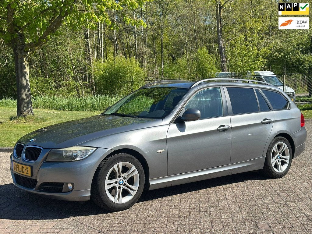 BMW 3-serie Touring 320i Business Line/AIRCO/CRUISE/NAVI/PAR, Auto's, 4 cilinders, Origineel Nederlands, Handgeschakeld, Grijs