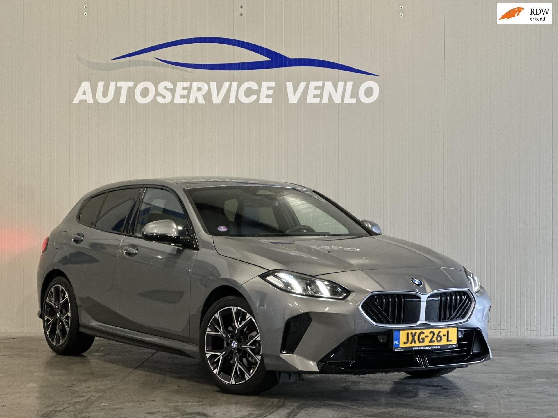 BMW 1-serie 116 M Sport Design Edition Automaat Sportpakket, Auto's, Dealer onderhouden, 730 kg, Gebruikt, Zwart