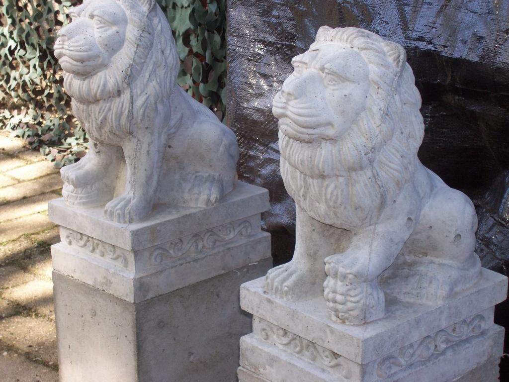 Te koop betonnen leeuwen op sokkel, Tuin en Terras, Ophalen, Nieuw, Beton, Dierenbeeld