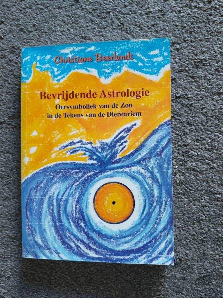 Bevrijdende Astrologie - Christiane Beerlandt, Achtergrond en Informatie, Ophalen of Verzenden, Zo goed als nieuw, Christiane Beerlandt