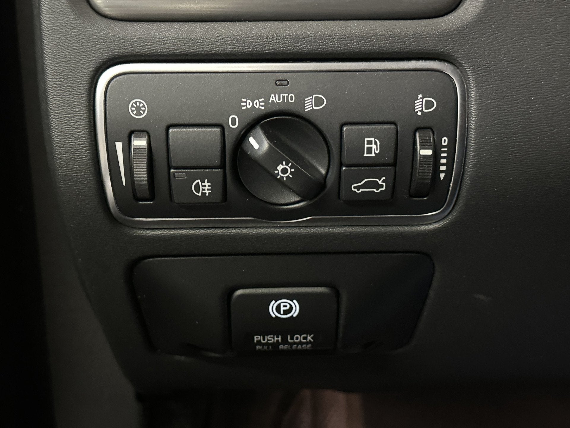 Foto 14 van Volvo V70 2.0 T5 Kinetic *Automaat*AC*CC*Full Leather*