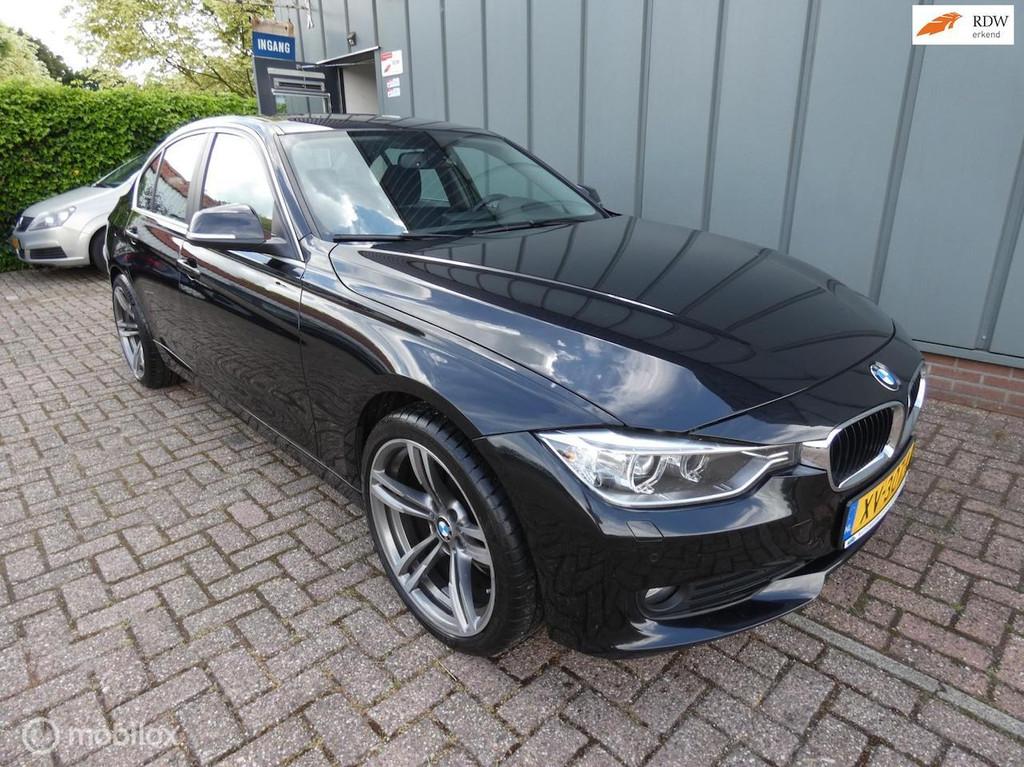 BMW 3-serie 318d High Executive AIRCO//NAVI//CRUISE//STOELVE, Auto's, BMW, 1385 kg, Achterwielaandrijving, 4 stoelen, Leder