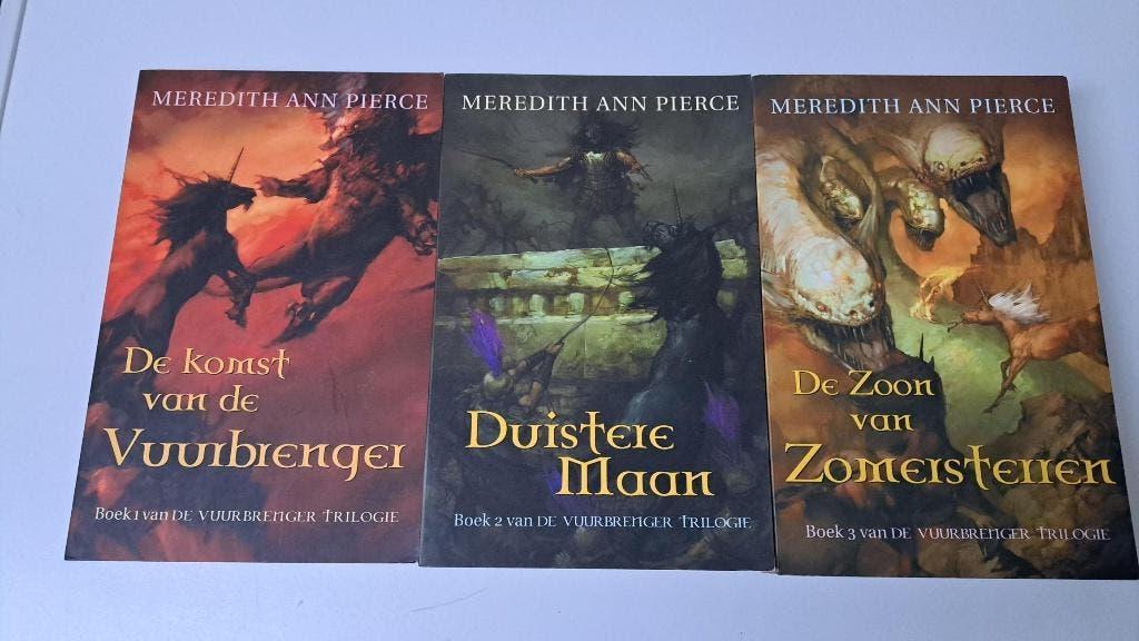 Meredith Ann Pierce : Vuurbrenger trilogie ZGAN, Ophalen of Verzenden, Zo goed als nieuw, Meredith Ann Pierce