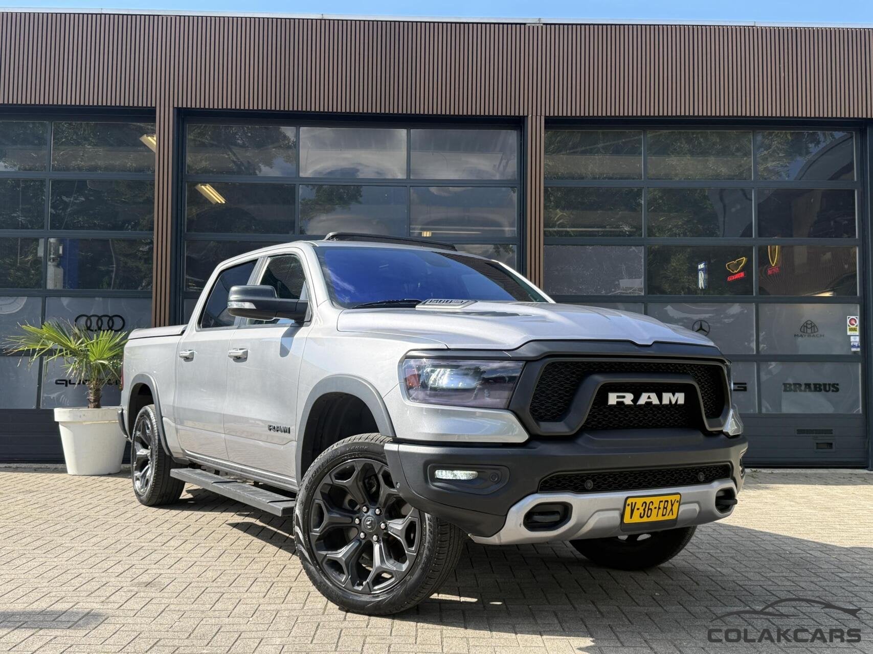 Dodge Ram 1500 4X4 5.7 V8 Crew Laramie-Pano Rebel-Garantie!, Auto's, Automaat, Gebruikt, 5654 cc, Adaptive Cruise Control