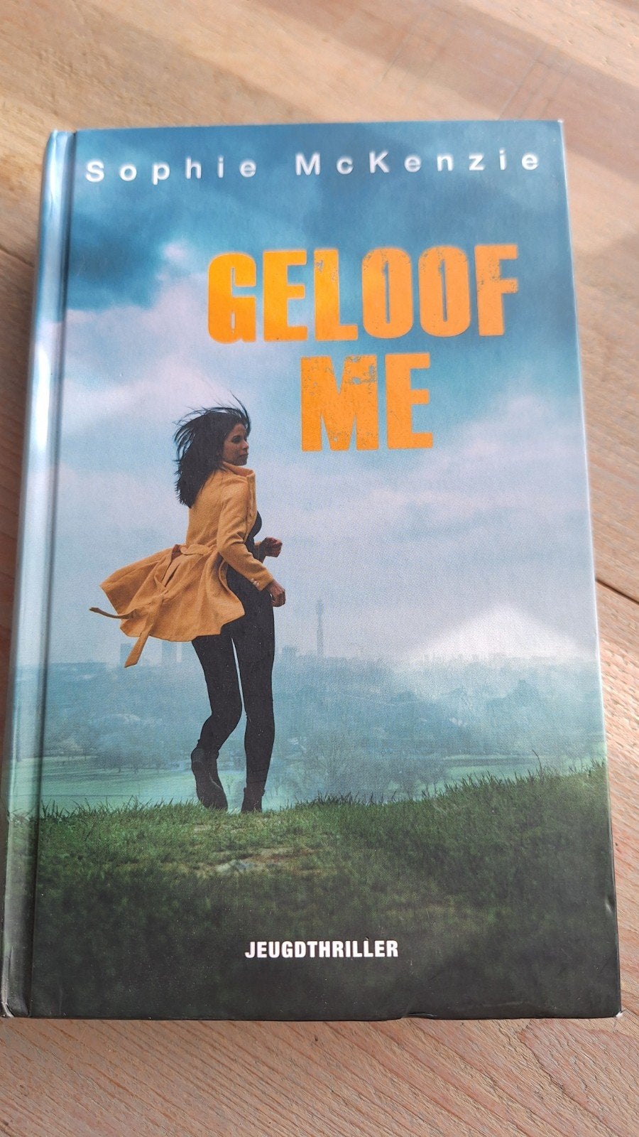 Geloof Me - Sophie McKenzie (Jeugdthriller), Ophalen of Verzenden, Zo goed als nieuw, Sophie McKenzie, Nederland