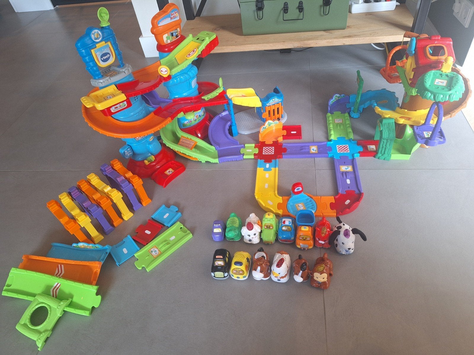 VTech Toet Toet auto's Politietoren en Boomhuis, Kinderen en Baby's, Ophalen, Gebruikt, 6 maanden tot 2 jaar