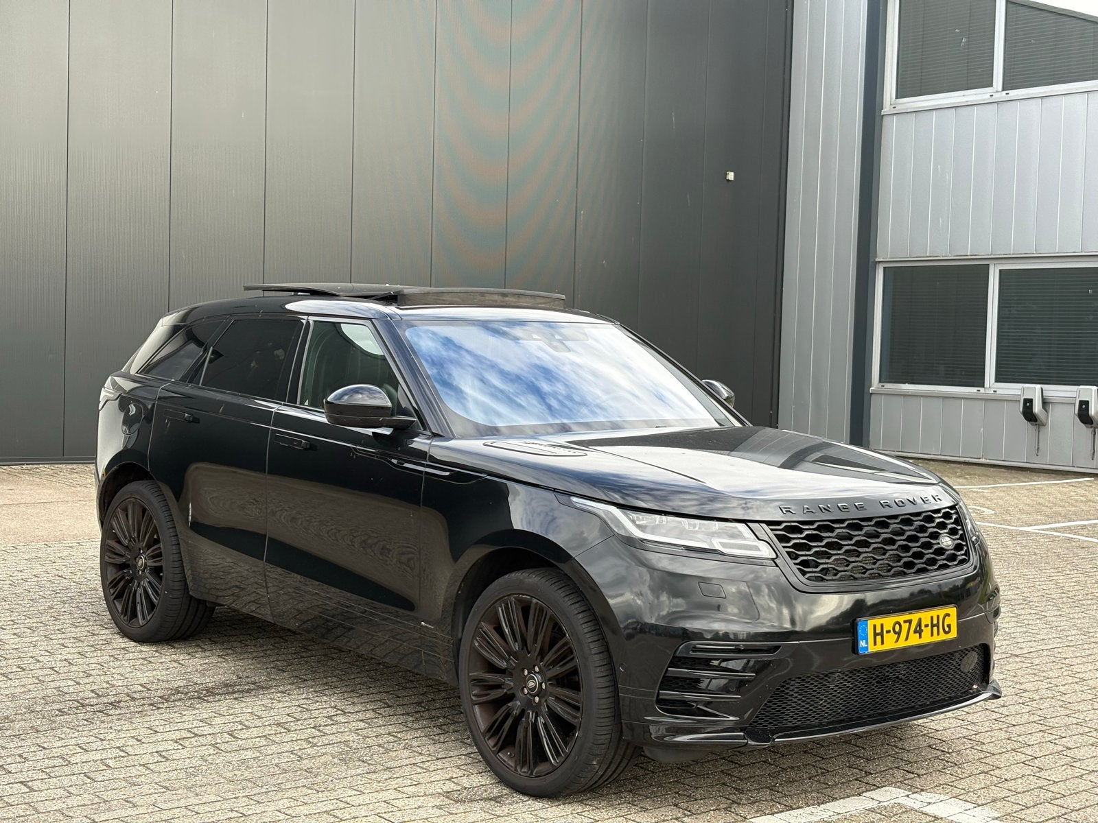 Range Rover Velar 2.0 250pk R-Dynamic AUT, Auto's, Zwart, 4 cilinders, Range Rover Velar, Leder