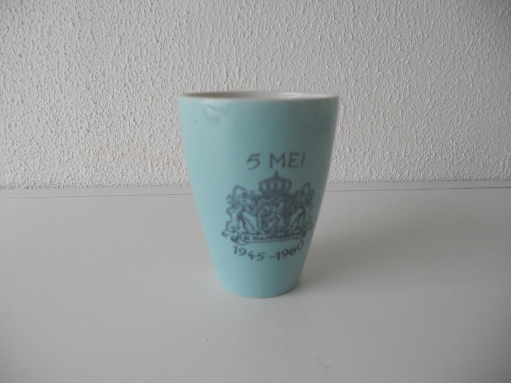 Herinneringsbeker 5 mei Regout/Societe Ceramique, Ophalen of Verzenden