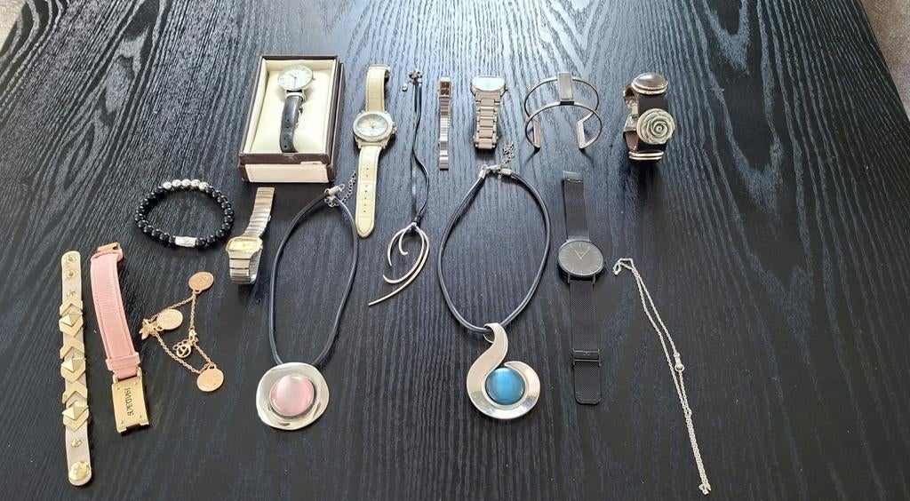 Sieraden en horloges alles in 1 koop, Sieraden, Tassen en Uiterlijk, Horloges | Dames, Ophalen of Verzenden, Staal, Overige merken