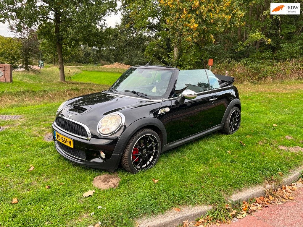 Mini Cabrio 1.6 Cooper S Automaat, Auto's, Dealer onderhouden, Beige, 4 cilinders, Cabriolet