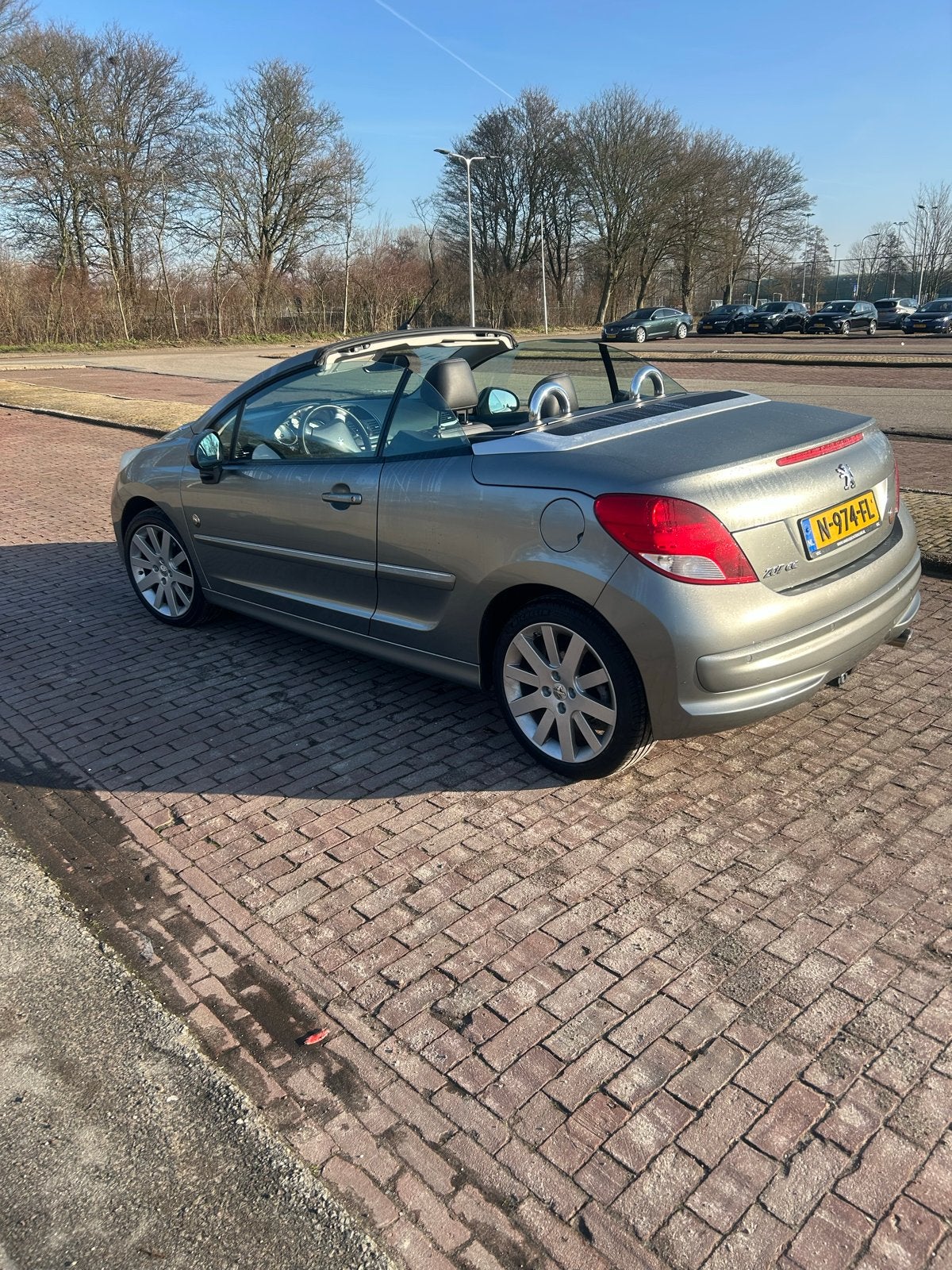 Peugeot 207 1.6 VTI CC 88KW AUT 2011 Grijs, 4 cilinders, Cabriolet, 4 stoelen, 75 €/maand