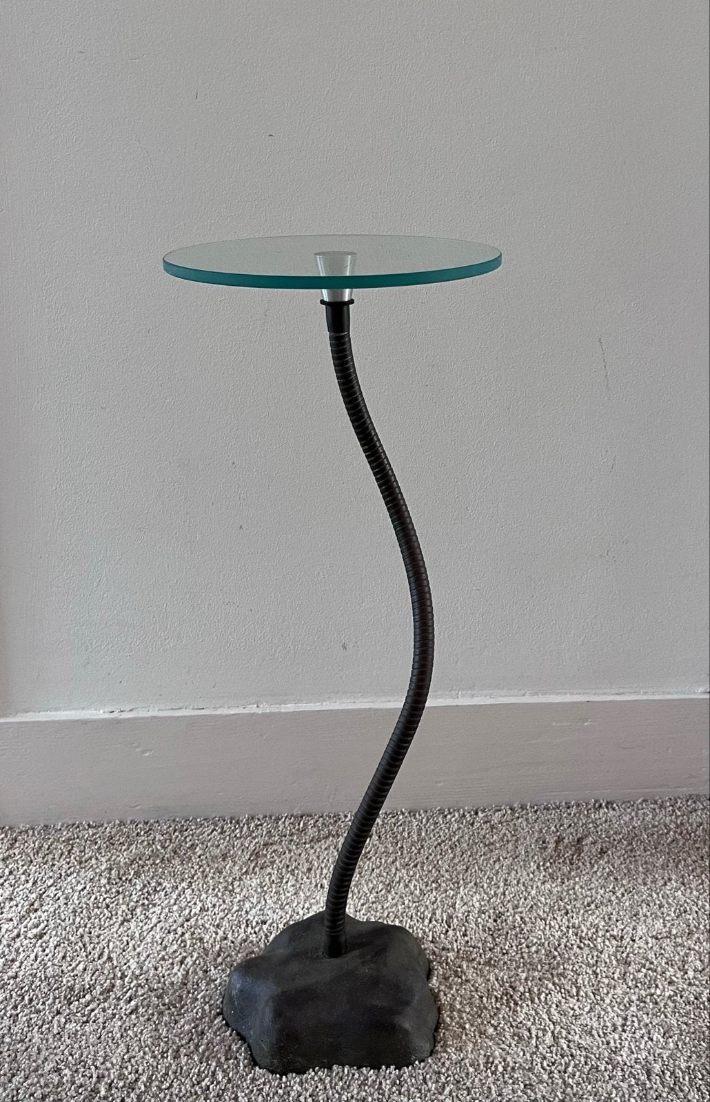 Tom Kater - Unieke bijzettafel-glazen blad en flexibele poot, Ophalen, Gebruikt, Modern, Glas