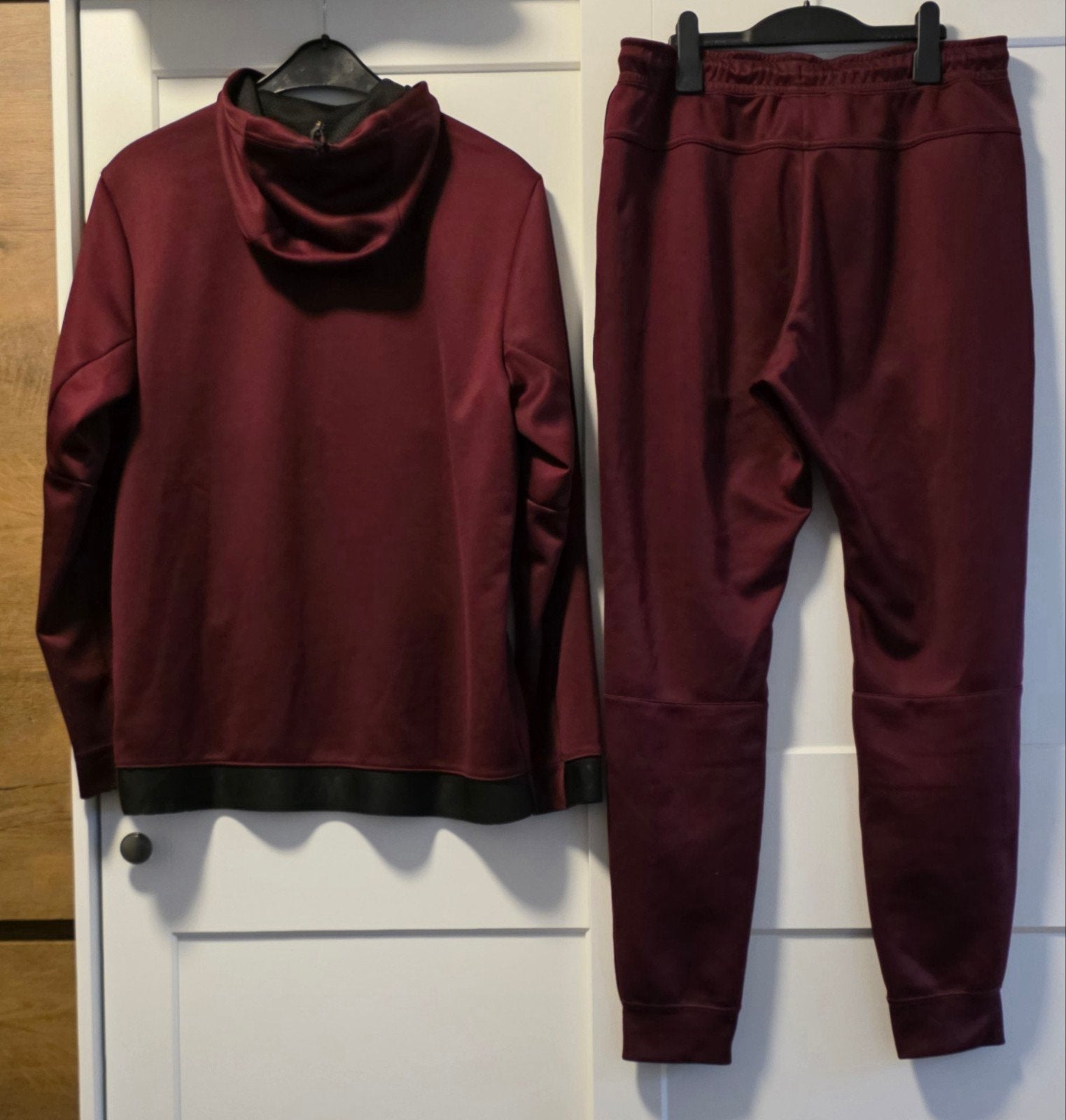 Bordeaux rode Nike AirMax Trainingspak, Ophalen, Zo goed als nieuw, Maat 38/40 (M), Rood