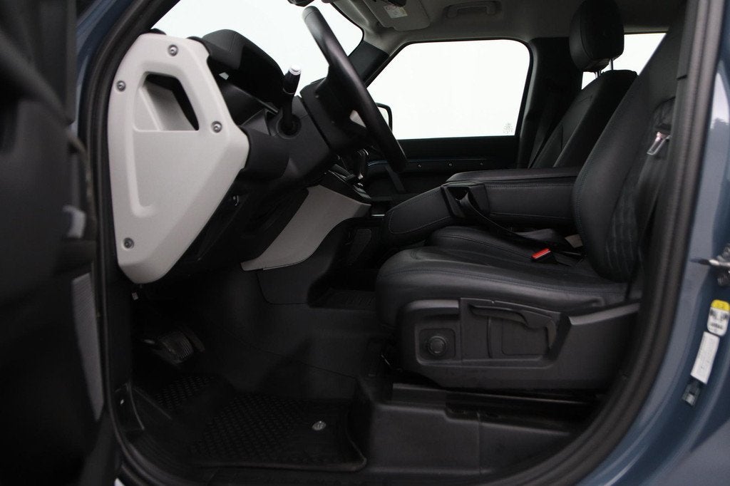 Land Rover Defender 3.0 D300 110 SE | COMMERCIAL | Luchtveri, Auto's, 2430 kg, Gebruikt, Blauw, Leder en Stof