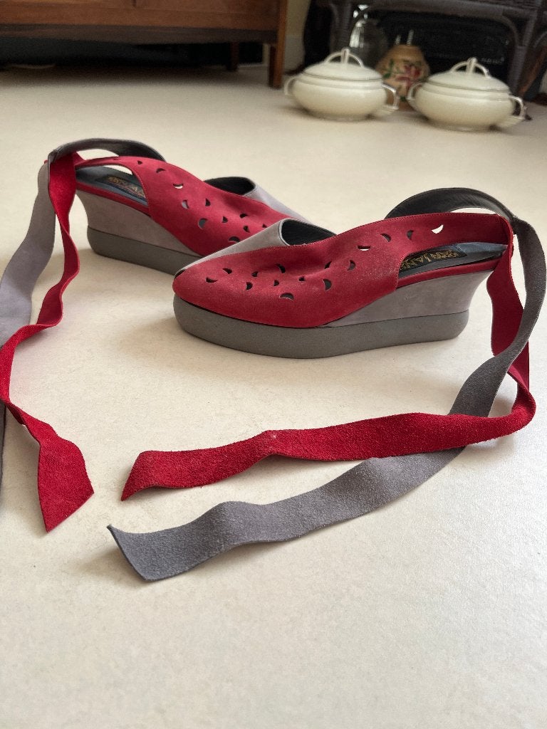 Jan Jansen schoenen grijs en rood suede (zo goed als nieuw), Ophalen, Schoenen met lage hakken, Jan Jansen, Zo goed als nieuw