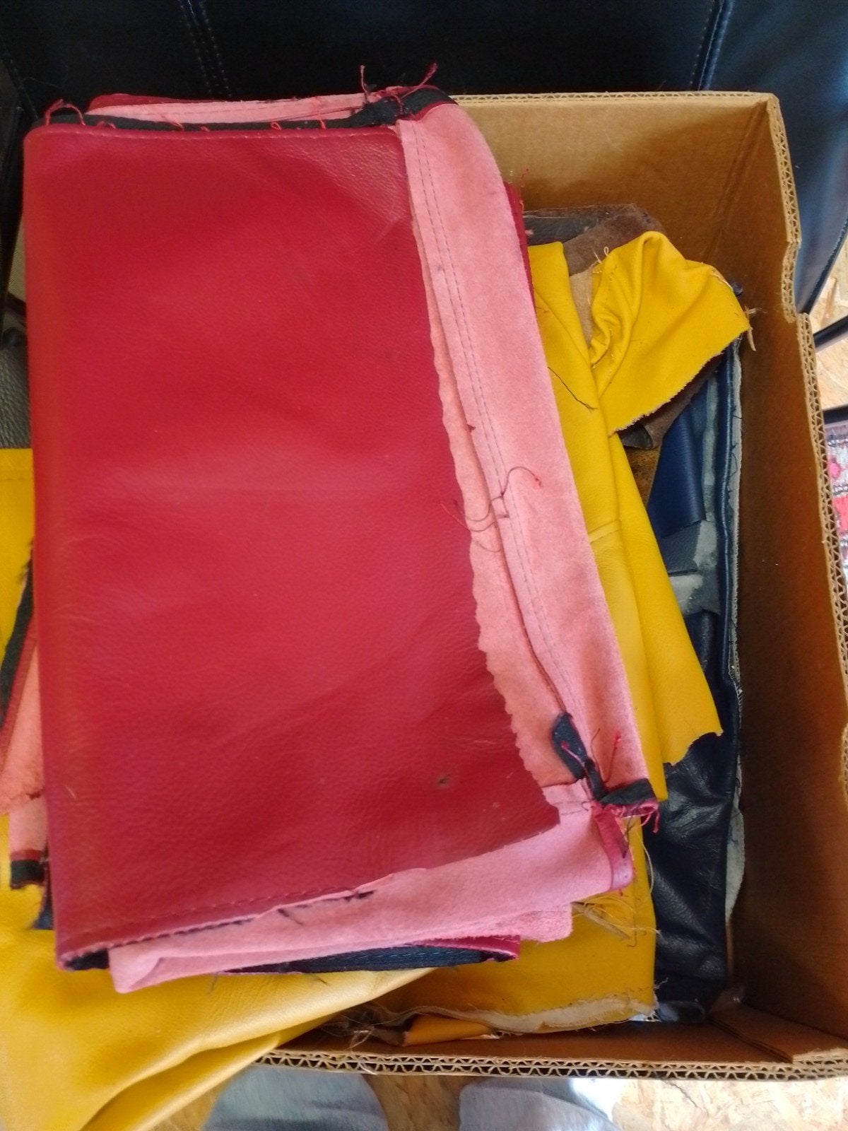 Doos  reststukken leer, Ophalen of Verzenden, Gebruikt