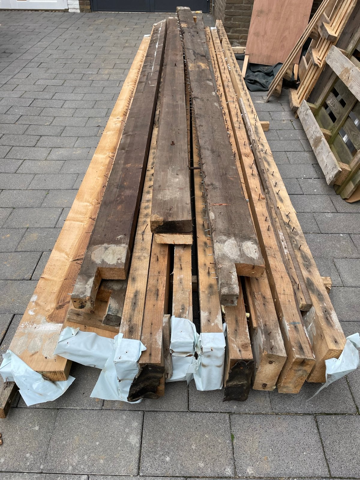 Diverse gebruikte houten balken en planken, Gebruikt, Grenen, Balk, Ophalen