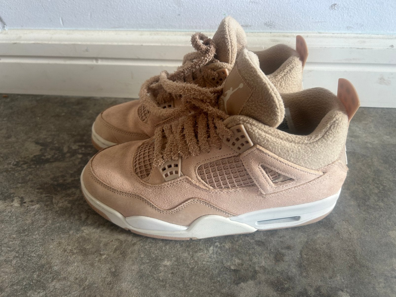 Nieuwe nike Air Jordan 4 Retro 'Pale Ivory and Tough Red' 39, Beige, Nieuw, Ophalen of Verzenden, Sneakers of Gympen