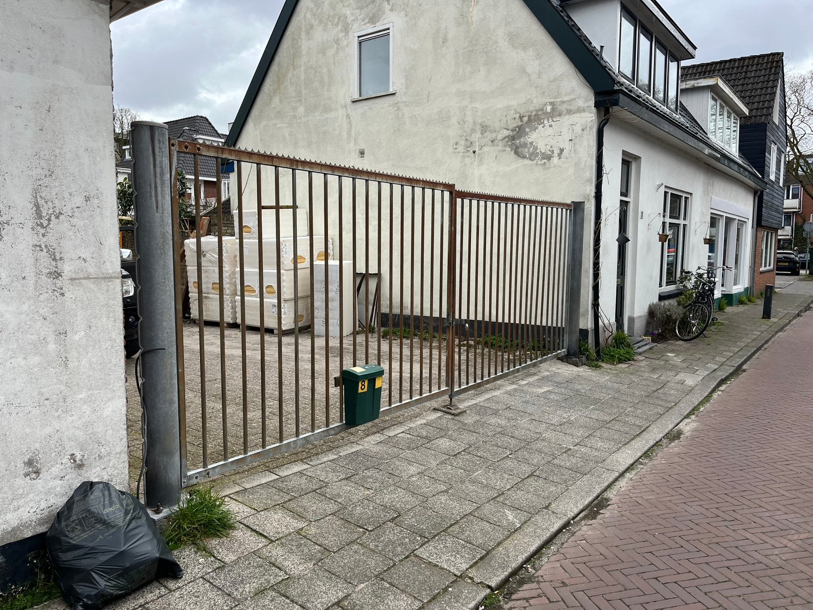 Hek met palen, Tuin en Terras, Ophalen, 3 tot 6 meter, IJzer, 1 tot 2 meter