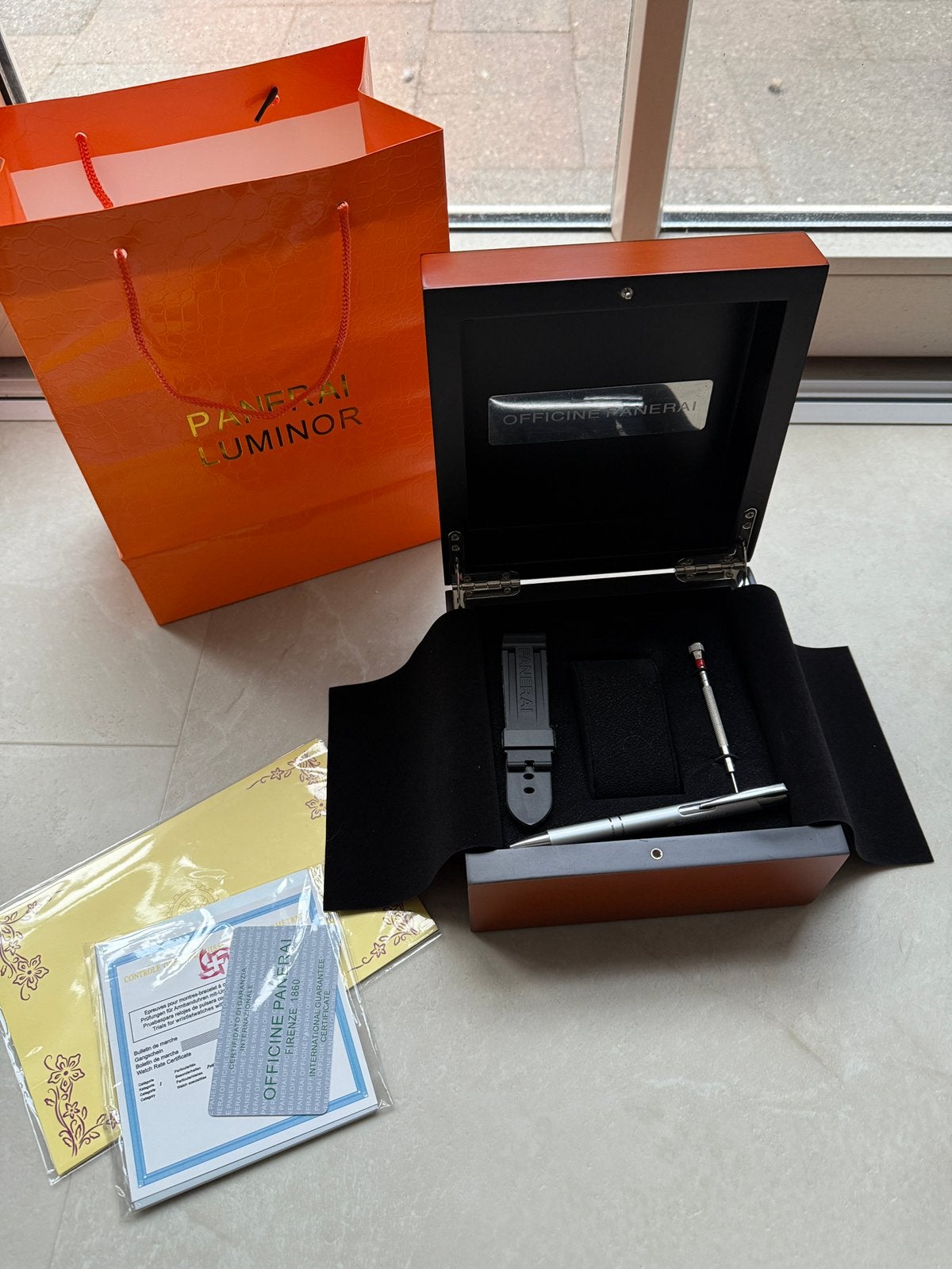 PANERAI horloge banden, sluitingen, doos en protector, Sieraden, Tassen en Uiterlijk, Sporthorloges, Zo goed als nieuw, iOS, Zwart