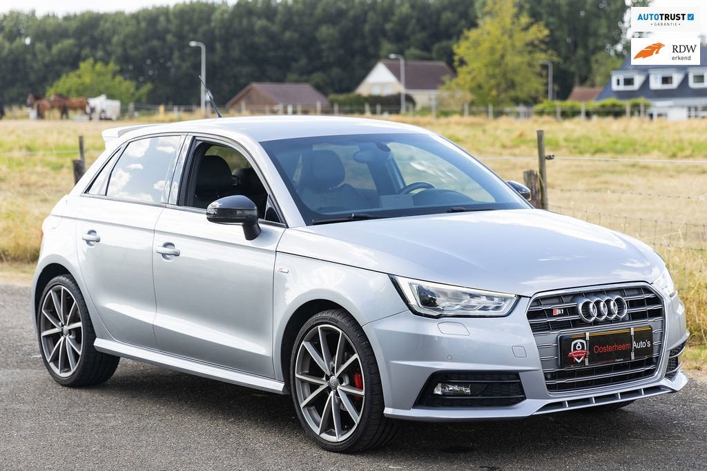 Audi A1 SPORTBACK 1.0 TFSI S-Line|S1Look|Bose|MatrixLED|Carb, Auto's, Audi, 95 pk, 4 stoelen, Leder en Stof, Elektrische ramen