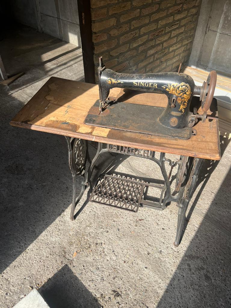 Te Koop antieke Singer stikmachine, Ophalen