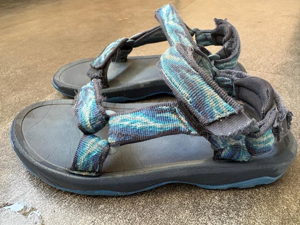 Teva kinder sandalen maat 32, Kinderen en Baby's, Kinderkleding | Schoenen en Sokken, Gebruikt, Jongen of Meisje, Overige typen