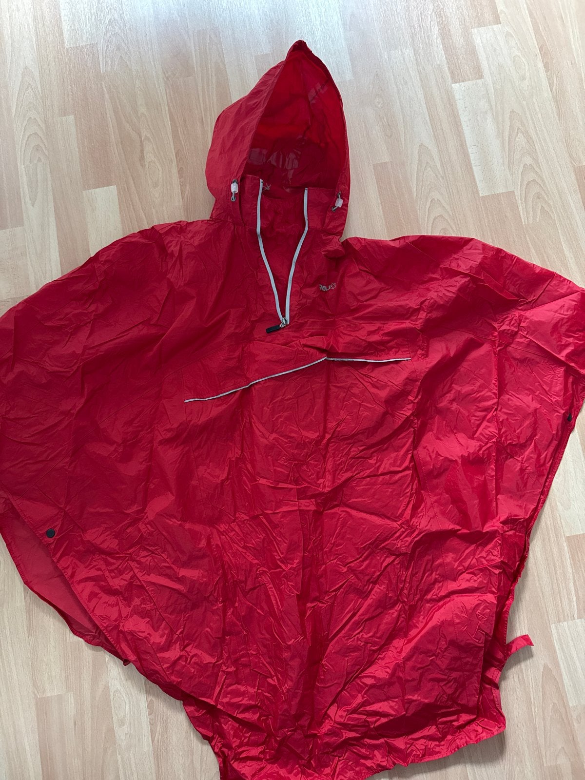 AGU Regenponcho Rood - One Size, Ophalen of Verzenden, Zo goed als nieuw, Regenpak, Dames