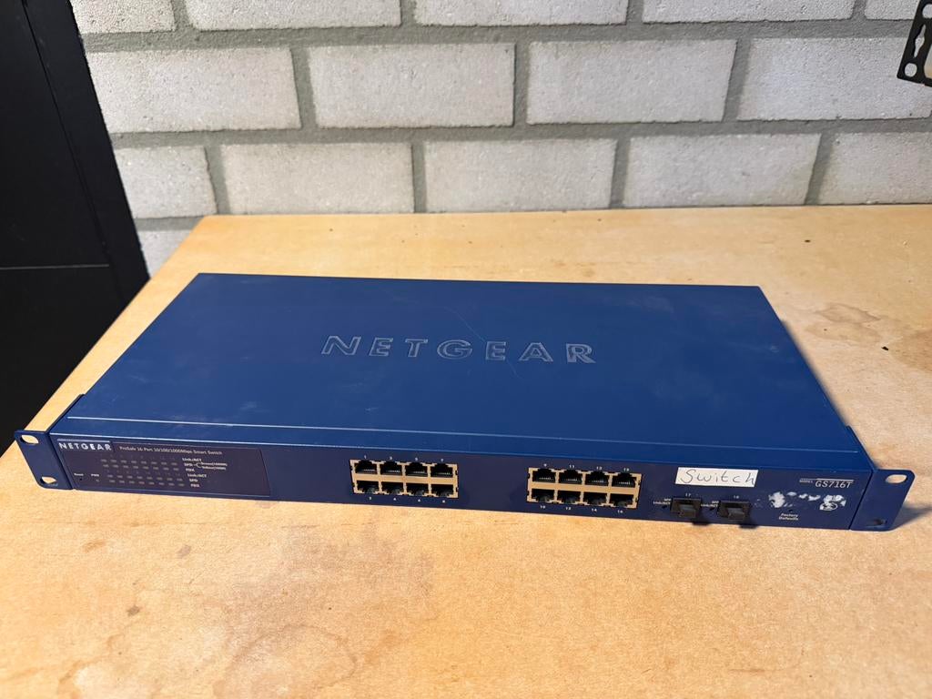 Netgear 24p Switch, Computers en Software, Netwerk switches, Ophalen of Verzenden, Gebruikt