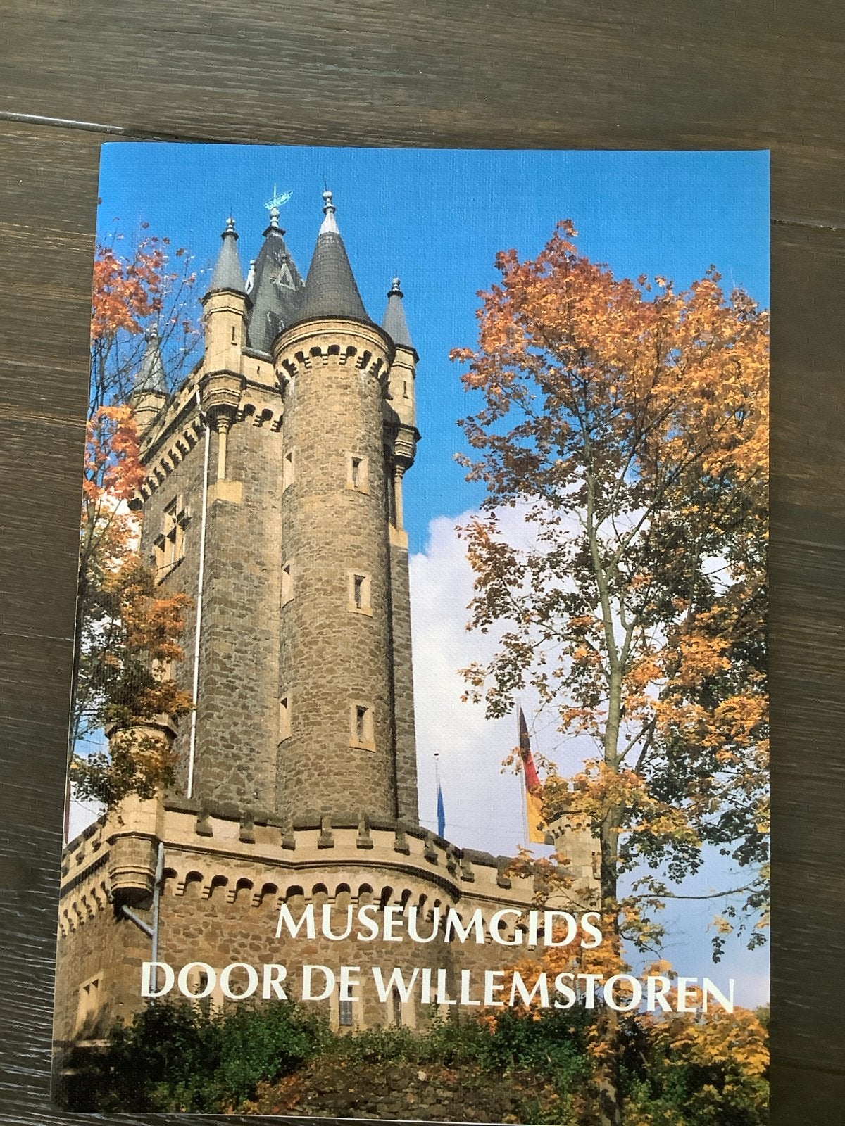 Museumgids Door De Willemstoren - Juliane Ossner, Boeken, Ophalen of Verzenden, 20e eeuw of later, Zo goed als nieuw