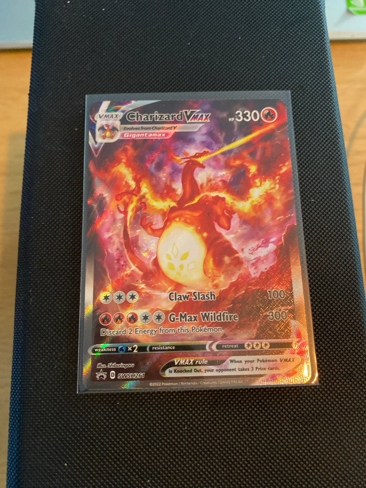 Charizard VMAX Pokémon kaart (SWSH261), Ophalen of Verzenden, Zo goed als nieuw, Losse kaart, Foil