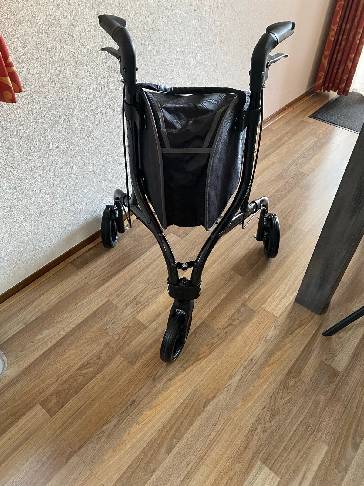 Rollator Tripod lichtgewicht, Ophalen, Opvouwbaar, Zo goed als nieuw