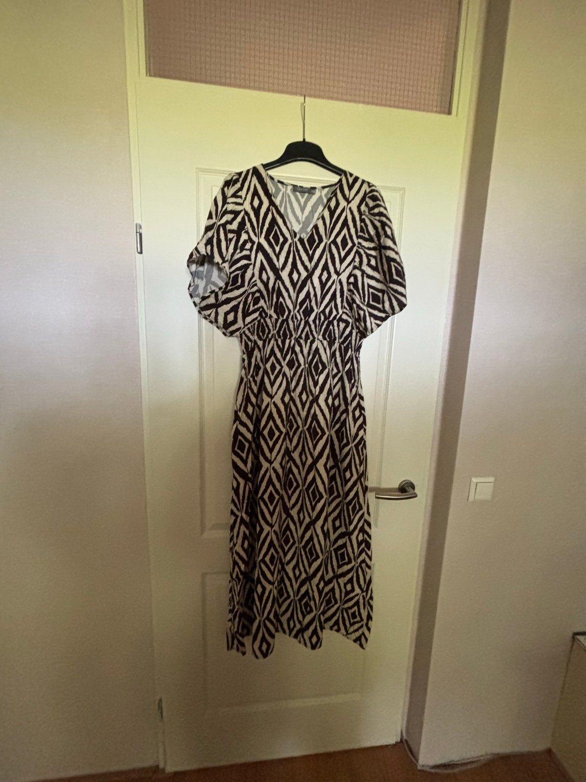 Geisha maxi jurk met print - Maat XL/42, Kleding | Dames, Jurken, Zwart, Maat 42/44 (L), Ophalen of Verzenden, Zo goed als nieuw