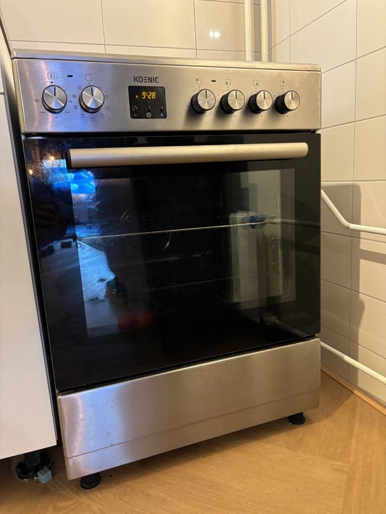 Titel: Koenic keramisch fornuis met oven – RVS – 2023, Witgoed en Apparatuur, Ophalen, Gebruikt, Keramisch, 4 kookzones