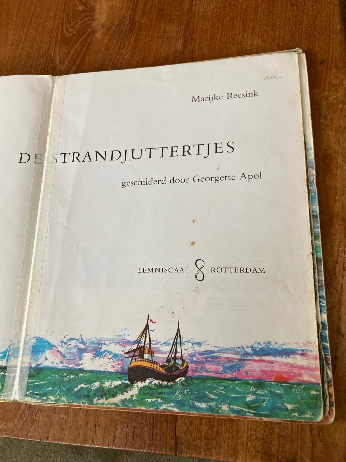 De Strandjuttertjes - Marijke Reesink & Georgette Apol, Ophalen of Verzenden, Gelezen, Fictie algemeen