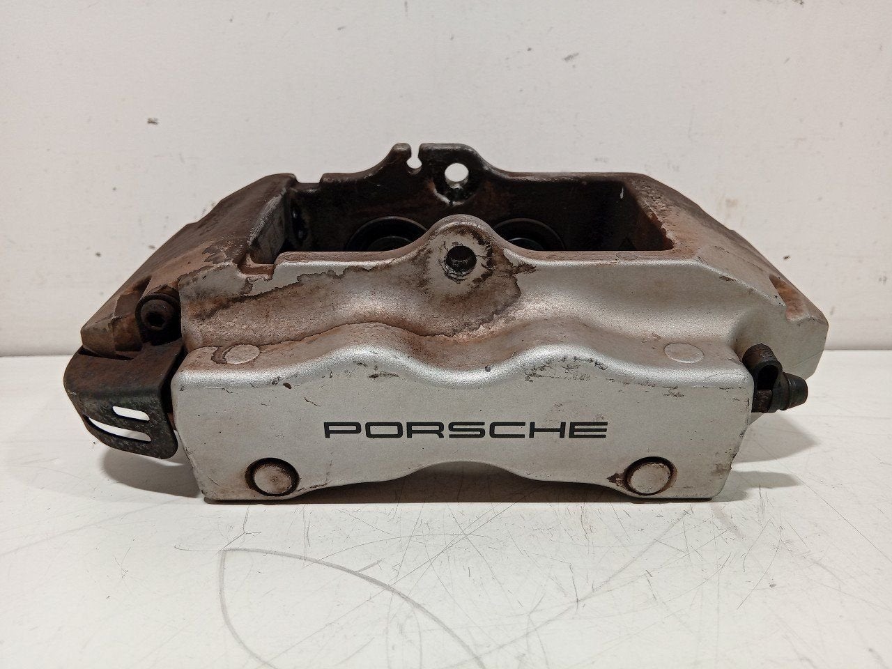 Remklauw links achter Porsche Cayenne, Onderdelen@venauto.nl, Van der Ven Autorecycling B.V., Gebruikt, Ettenseweg 76, 4706 PB Roosendaal, The Netherlands