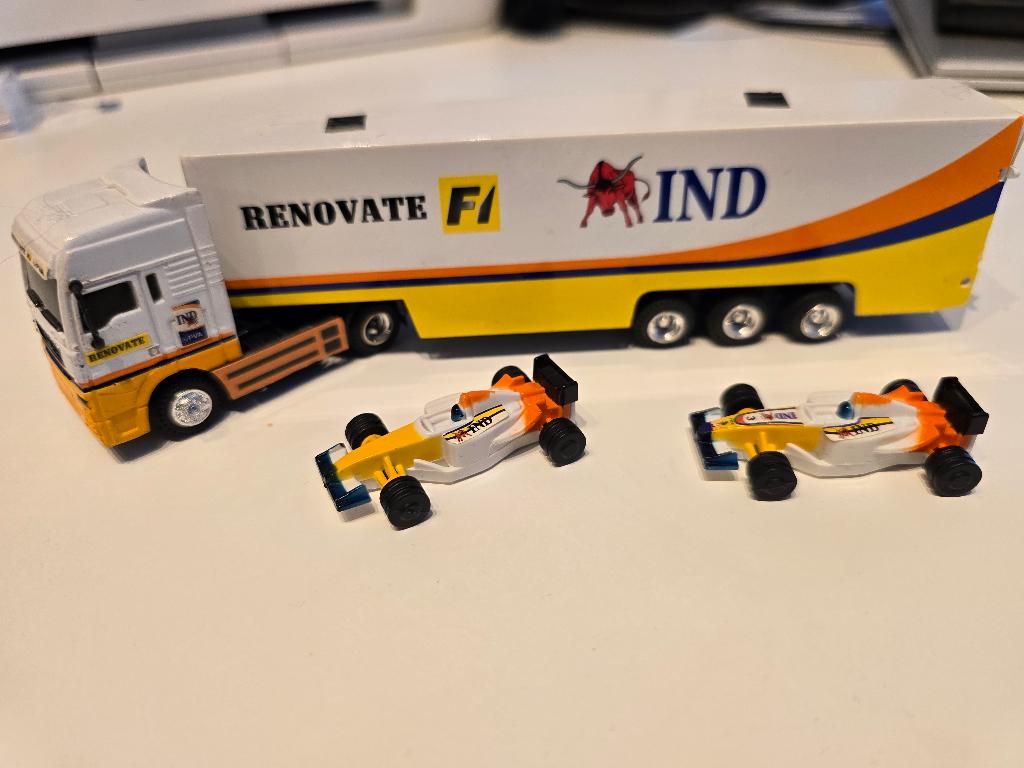 MAN race truck met 2 f1 modellen., Ophalen of Verzenden, Gebruikt, Bus of Vrachtwagen, Overige merken