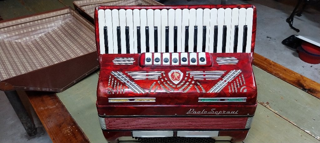 Paolo Soprani Accordeon (Met herstelwerk / Opknapper), Gebruikt, 80-bas, Met koffer, Toetsaccordeon