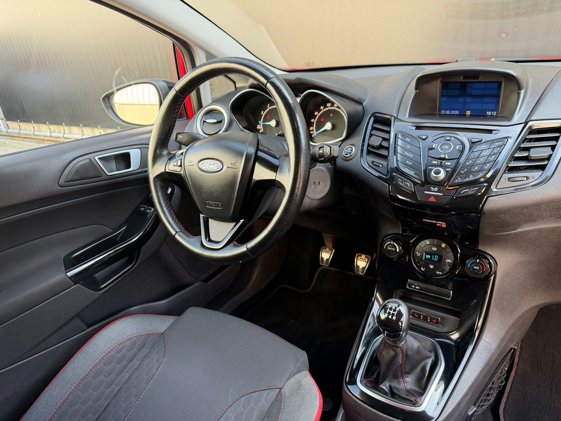 Ford Fiesta 1.0 EcoBoost Black Edition St Line Milltek Sport, Voorwielaandrijving, Elektrische ramen, Stof, 1028 kg