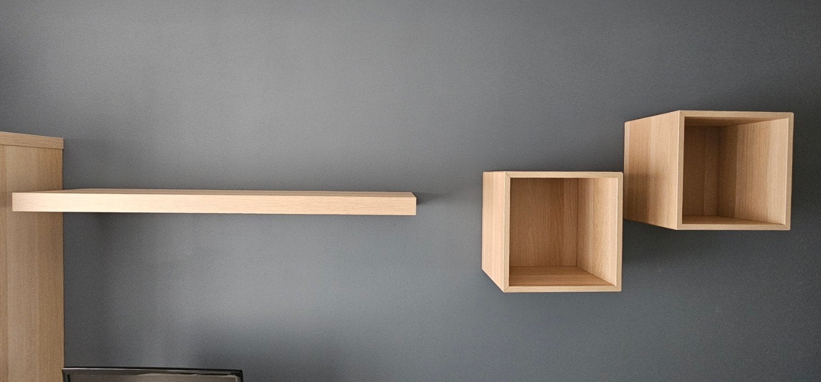 Ikea wandplank en 2 wandkubussen eikenlook, Ophalen, Zo goed als nieuw